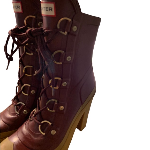 ⭐️Hunter Burgundy and Tan Heeled Boots⭐️ - Picture 7 of 15